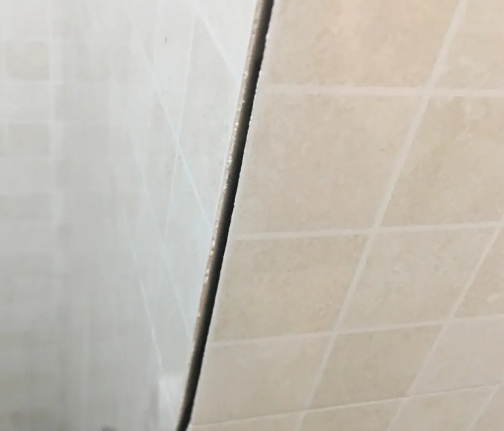 聊城瓷砖空鼓维修公司分享阳台瓷砖脱落的修复过程可以分为以下几个步骤